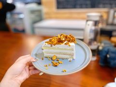 鲜奶油蛋糕佐焦糖脆-Be Lived Cafe比例咖啡(摩天轮店)