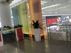 -麦当劳(上海虹桥站30B检票口楼上)