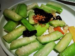蒜蓉木耳炒海南丝瓜-闻见中国海南菜(K11店)