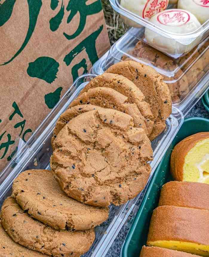 泸溪河桃酥(佰港城店)-"[薄荷]环境:这家店在南湖佰港,停车位很.