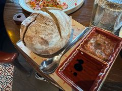 多谷面包配初榨橄榄油-BROWNSTONE布朗石西班牙餐厅(富城店)