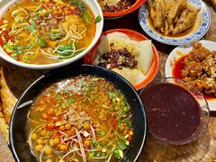 -爆炸头阿姨小四川正宗川味小吃(无任何分店)