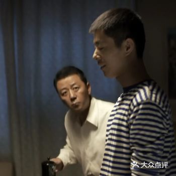 主演是郭涛和梅婷，江德福真的很爱安老师，安老师遇到他