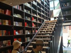 -钟书阁(松江泰晤士小镇店)