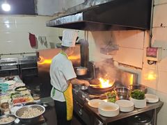 -茅屋大酒店