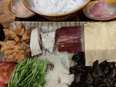 蒙自过桥米线-麦麦山云南菜(复地活力城店)