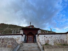 -比如骷髅墙景区