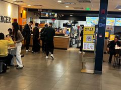 -麦当劳(上海虹桥站30B检票口楼上)