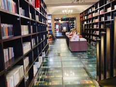 -钟书阁(松江泰晤士小镇店)