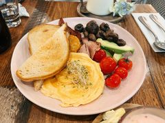 -FLOVIE FLORIST CAFE