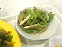 -同济大学本部学苑饮食广场