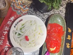 -老牌坊云南鱼豆花火锅(哈西万达店)
