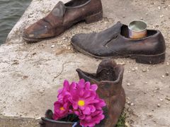 -多瑙河畔鞋履雕塑