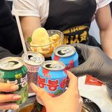 哇谁懂啊在广州两个猛男服务生陪我吃韩国烤鸡🥰