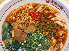 招牌红烧牛肉米粉-呷佬·长沙手工米粉(金沙江路店)