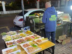 -山野的朋友露营炭火烤肉