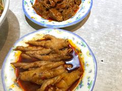 -爆炸头阿姨小四川正宗川味小吃(无任何分店)