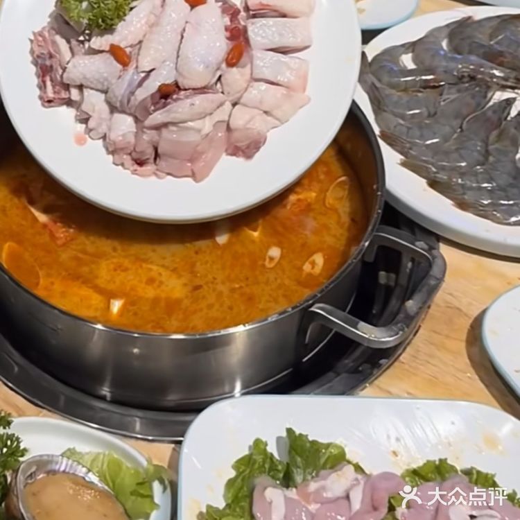 吃上了！原来三亚的糟粕醋火锅这么好吃啊！！