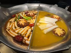 菌菇花胶鸳鸯锅-湊湊火锅·茶憩(打浦桥日月光店)