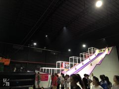 -嘿哟动霸CHUA·新潮玩运动娱乐中心·蹦床滑冰团建乐园