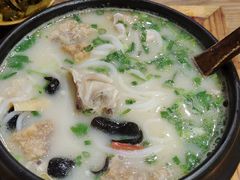 蒙自过桥米线-麦麦山云南菜(复地活力城店)