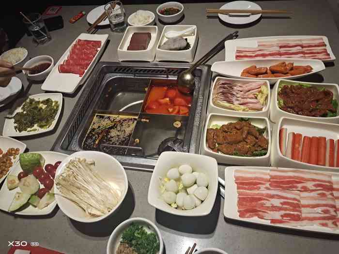 海底捞火锅(友谊阳光城店)-"给小姐妹过生日去的海底捞,位置在友谊