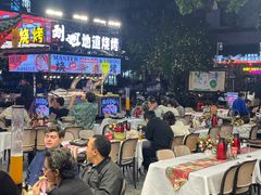 -刘姐啤酒鱼民族演艺餐厅(西街总店)