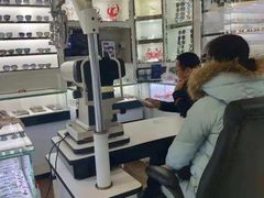 -臻美视爵眼镜·明月·依视路·蔡司折扣店(广渠门店)