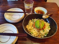 牛油果拌饭-小食院简餐厅