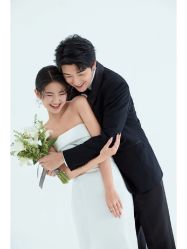 -雪中彩影婚纱摄影·微光艺术中心