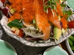 三文鱼牛油果沙拉-鮨鲸·和牛烧(三里屯店)