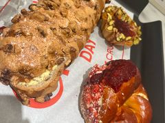 -HOT CRUSH趁热集合·现烤面包(上海环球港店)