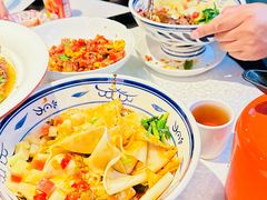 -阿瓦山寨·湘菜现炒·剁椒鱼头王(咸阳总店)