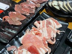 -果松木炭酸菜铜火锅·外婆参鸡汤