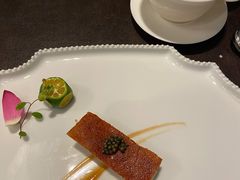 鱼子酱配脆皮烤乳猪-广州文华东方酒店·江-由辉师傅主理