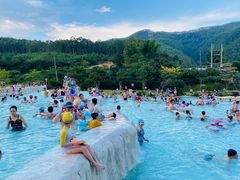 -十万大山布透温泉