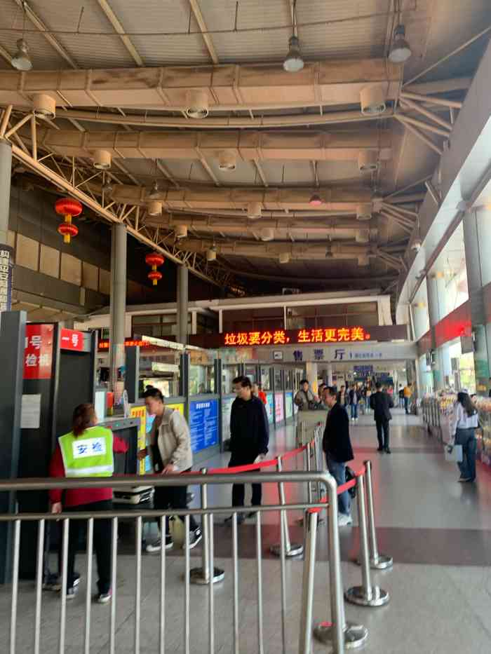 打分 南宁埌东汽车站!独自一人带来陌生的地方!到自助买票机器购票!