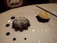 巧克力蛋糕配香草冰淇淋-Jean Georges