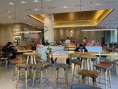 大堂-星巴克臻选(深圳龙华红山天虹店)