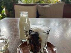 冰砖拿铁-ROAST coffee & eatery