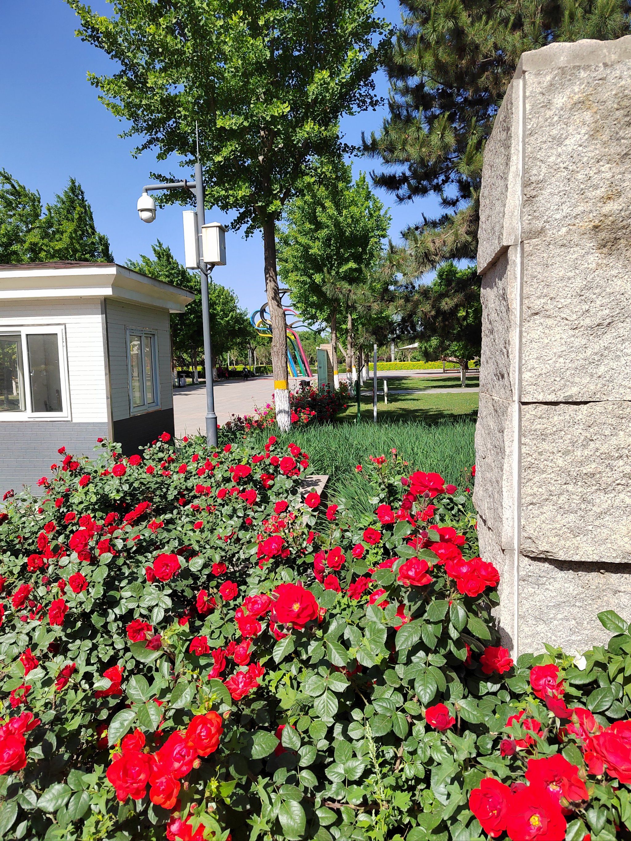 昌平区人民法院路对面的永安公园