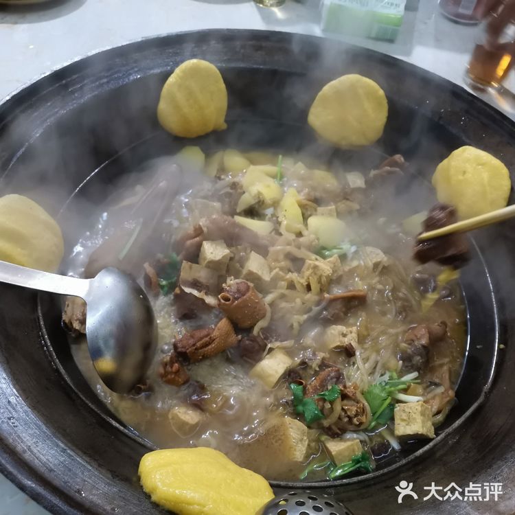 有回家的感觉，北铁锅炖大鹅，味道纯正、非常好吃
