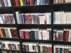 -钟书阁(松江泰晤士小镇店)