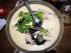 青椒紫苏煮鱼头-佬湘楼·27年湘菜(天河都市广场店)