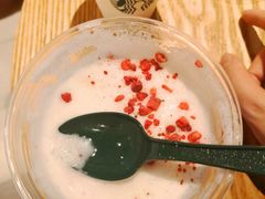 草莓酸奶星冰乐-星巴克(杭州西湖银泰1F店)