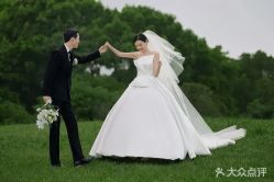 -莫兰迪婚纱摄影