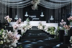 -爱情木马婚礼定制·双清湾水街礼宴高端私人婚礼