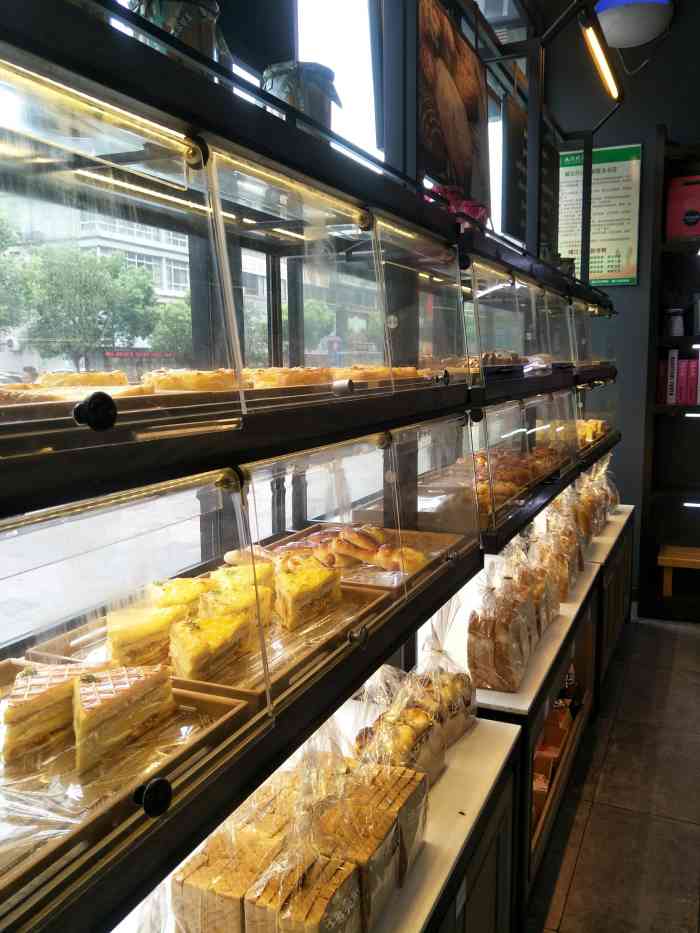 法麦美辰面包店(泰和店)-"过生日那天去法麦美辰买的,味道不错,奶油.