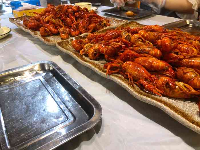 忆口香龙虾(长沙直营二店)-"店铺位于白沙路上 晚上下了班去的,主要是
