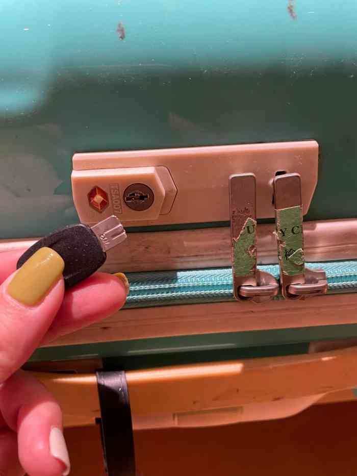 打分 行李箱钥匙断了 快速开锁解决了我的问题 服务非常优!